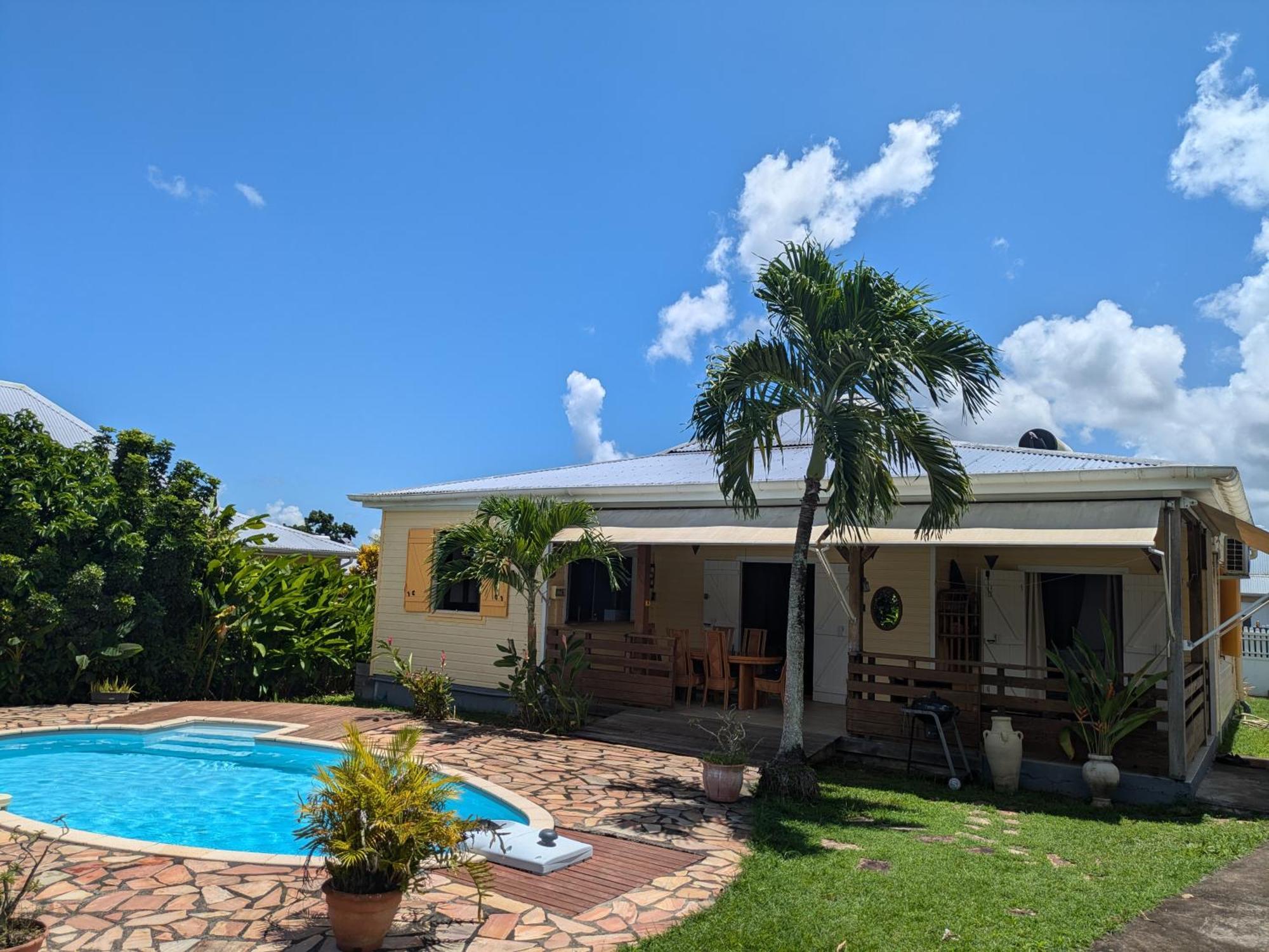 Charmante Villa Creole Climatisee, Jardin Tropical Et Piscine Prives Lamentin Buitenkant foto