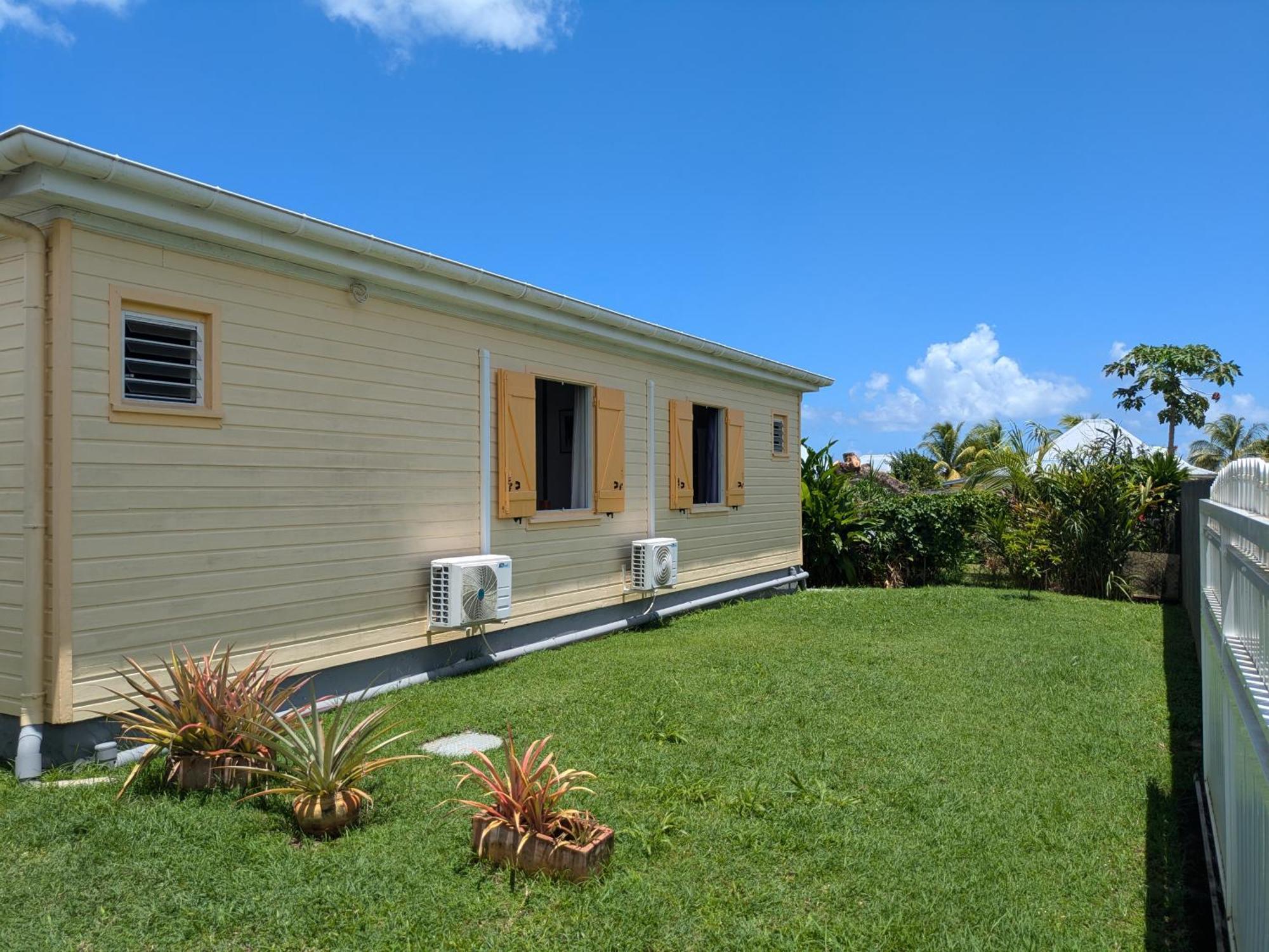 Charmante Villa Creole Climatisee, Jardin Tropical Et Piscine Prives Lamentin Buitenkant foto